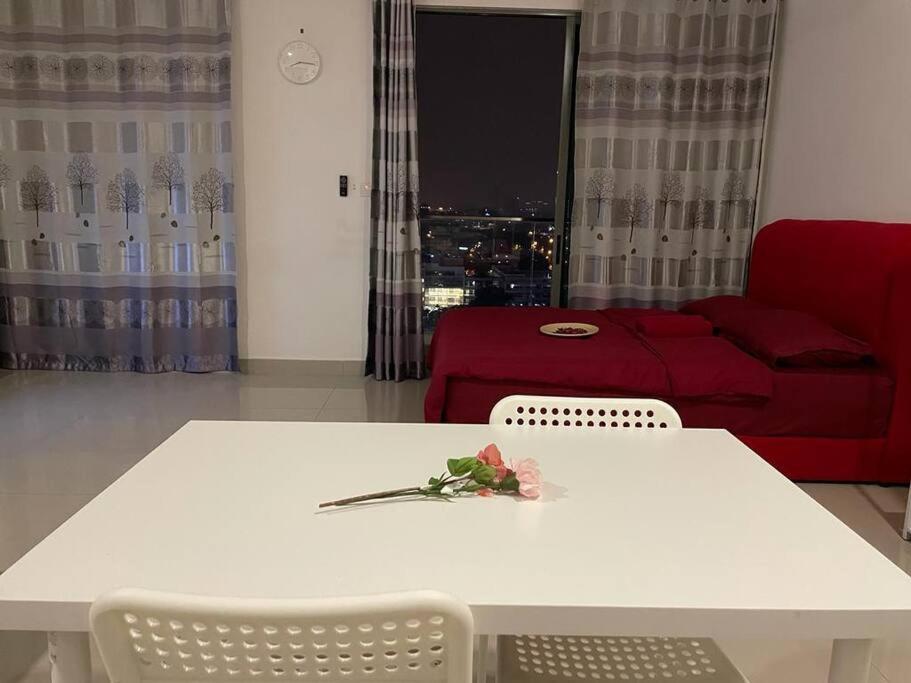 Work From -no Overnight -9am-6pm -same Day Checkout-wi-fi-netflix-parking-pool * Cyberjaya