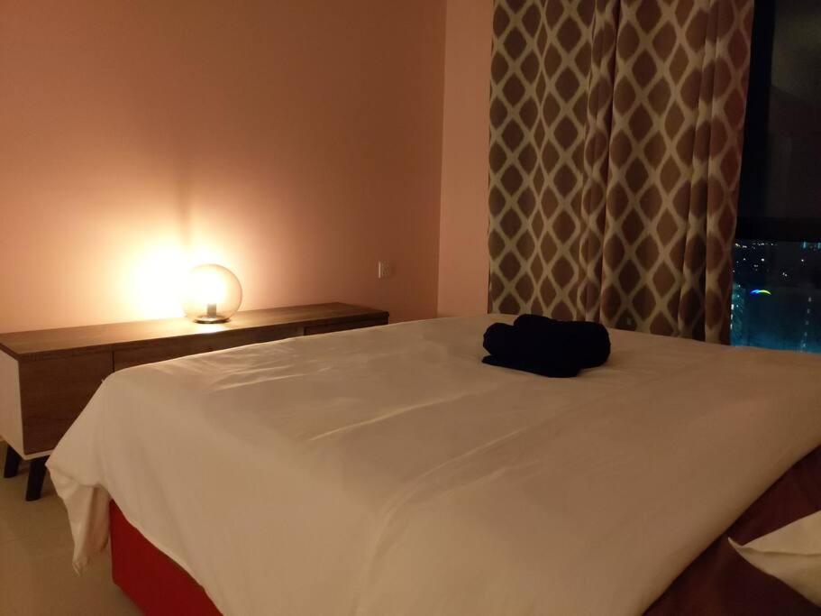 Work From -no Overnight -9am-6pm -same Day Checkout-wi-fi-netflix-parking-pool Apartment Cyberjaya