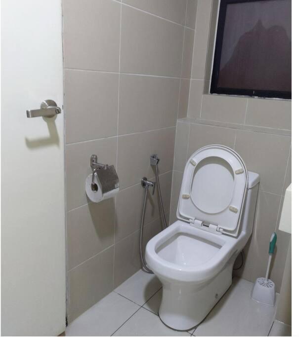 Work From -no Overnight -9am-6pm -same Day Checkout-wi-fi-netflix-parking-pool Cyberjaya
