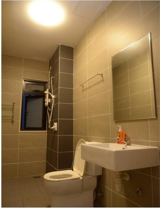 Apartment Work From -no Overnight -9am-6pm -same Day Checkout-wi-fi-netflix-parking-pool *