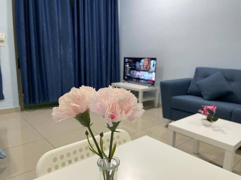 Work From -no Overnight -9am-6pm -same Day Checkout-wi-fi-netflix-parking-pool Cyberjaya