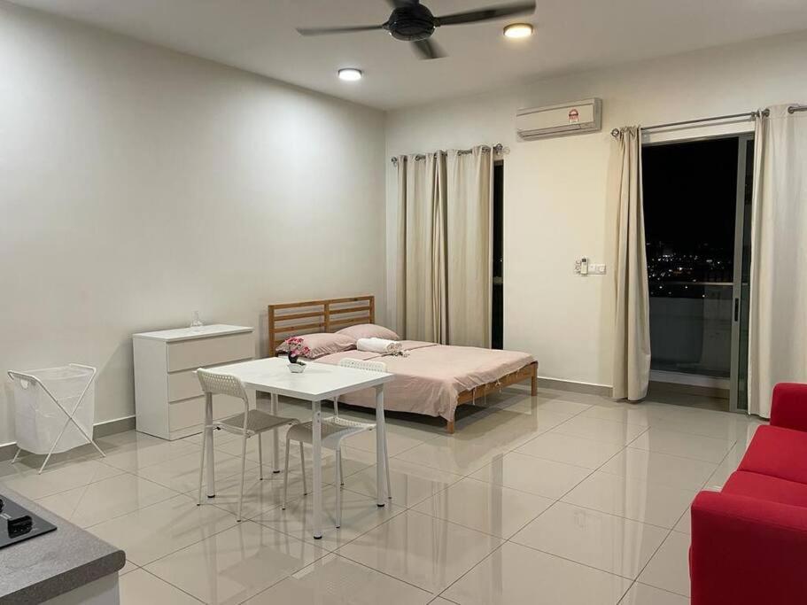 Apartment Work From -no Overnight -9am-6pm -same Day Checkout-wi-fi-netflix-parking-pool Cyberjaya