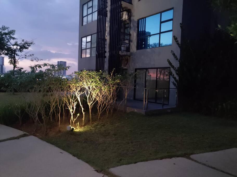 Apartment Work From -no Overnight -9am-6pm -same Day Checkout-wi-fi-netflix-parking-pool
